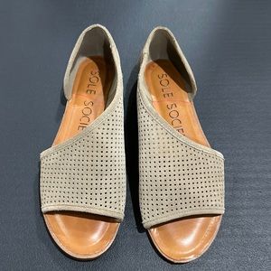 Worn once. Great condition.